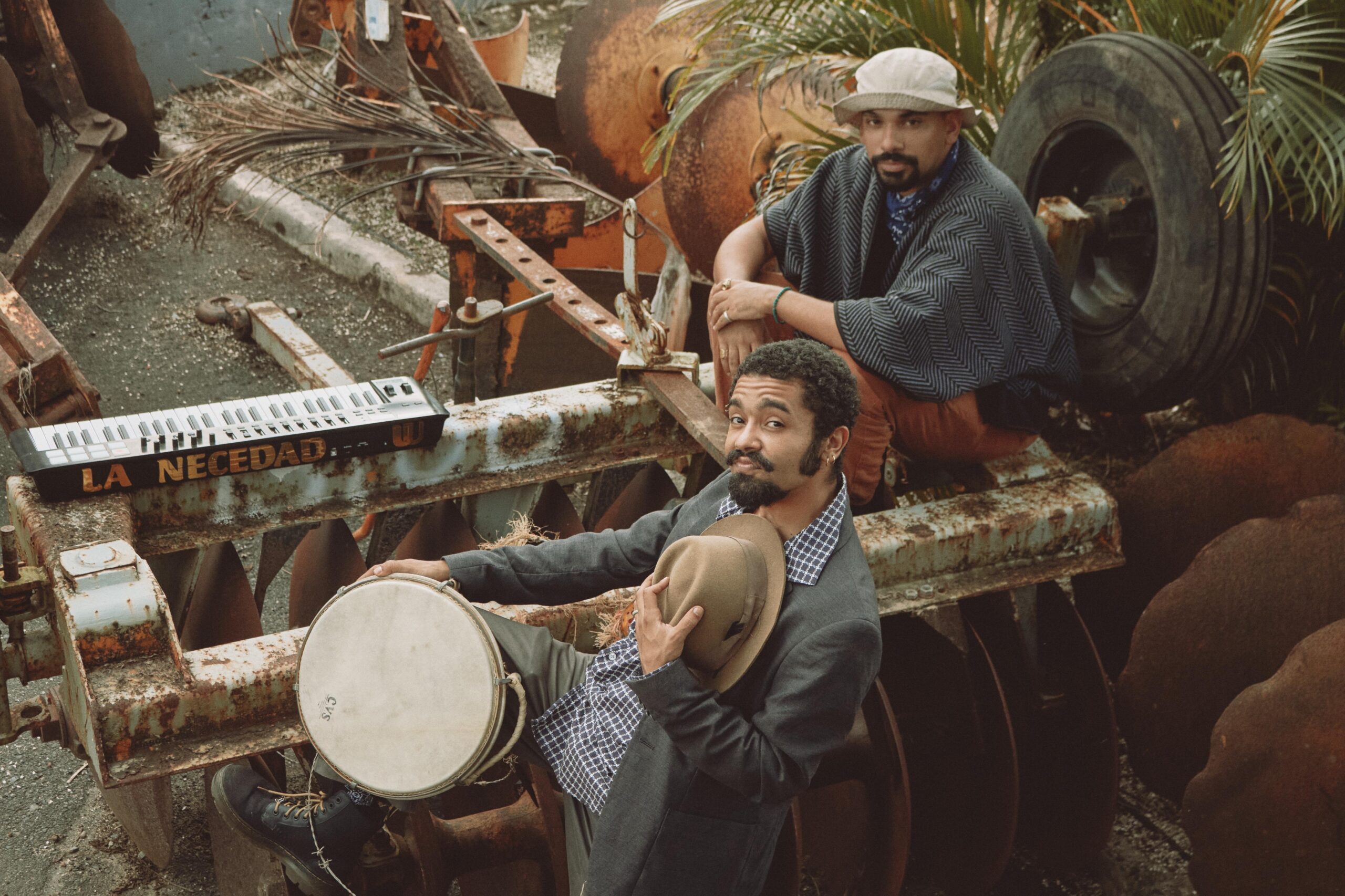 En enero, La Necedad y STZ Poetic colaboraron en el tema "old town lady".