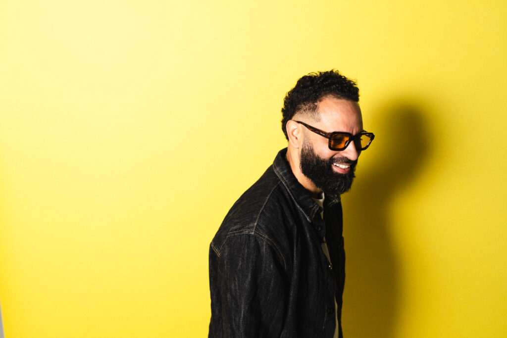 David Rivera presenta su trilogía musical que se compone de tres EP, Cuentos, Remixes y Maquetas.